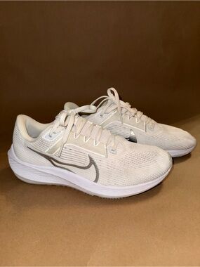 Nike Women's Pegasus 40 White Running Shoes
